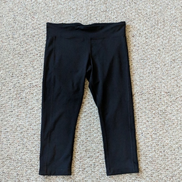 Under Armour Pants - Under Armour Black Capri Leggings